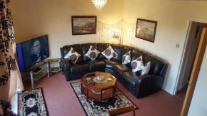 Отель Penthouse Apartment Sleeps 11  Эдинбург